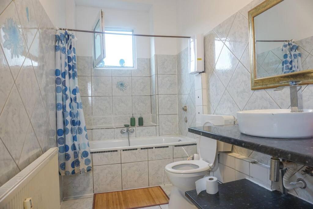 Apartment In Wuppertal - Charmante 3-Zimmer-Oase Mit Kamin Und Badewanne Zewnętrze zdjęcie